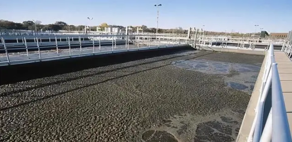 無錫田鑫化工分享曝氣池的泡沫顏色不同是怎么回事？